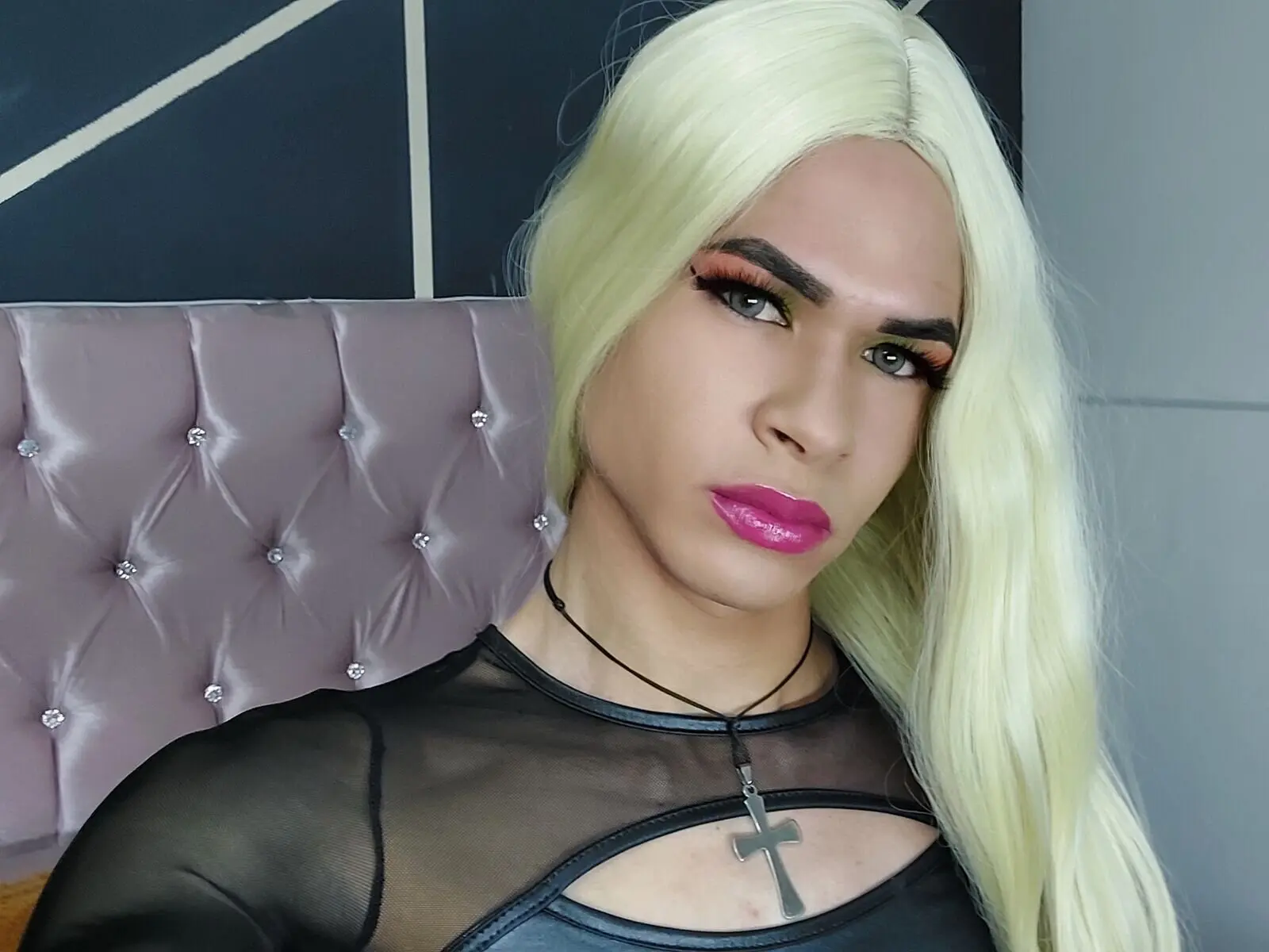 MonicaFerrer hd Kritische mass e 